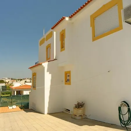 V4 Com Piscina Privada A 400 Metros Da Ferienhaus Albufeira