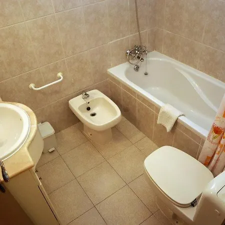 V4 Com Piscina Privada A 400 Metros Da *