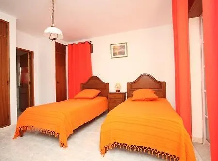 V4 Com Piscina Privada A 400 Metros Da بيت للعطل *