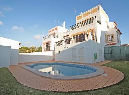 V4 Com Piscina Privada A 400 Metros Da *