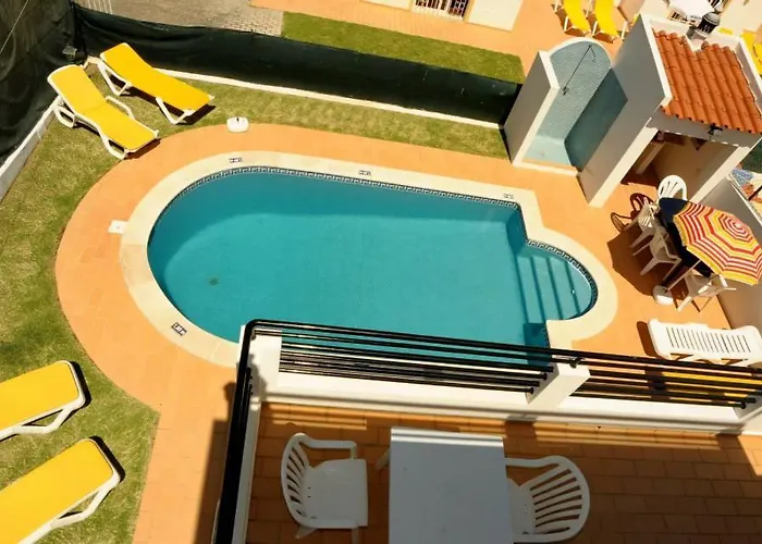 V4 Com Piscina Privada A 400 Metros Da Албуфейра