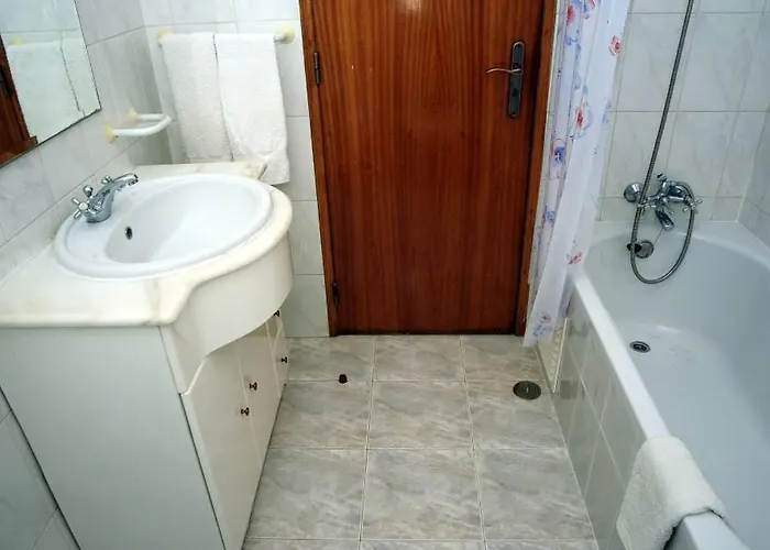 Дом отдыха V4 Com Piscina Privada A 400 Metros Da