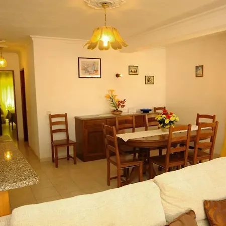 V4 Com Piscina Privada A 400 Metros Da Ferienhaus Albufeira
