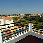 V4 Com Piscina Privada A 400 Metros Da *